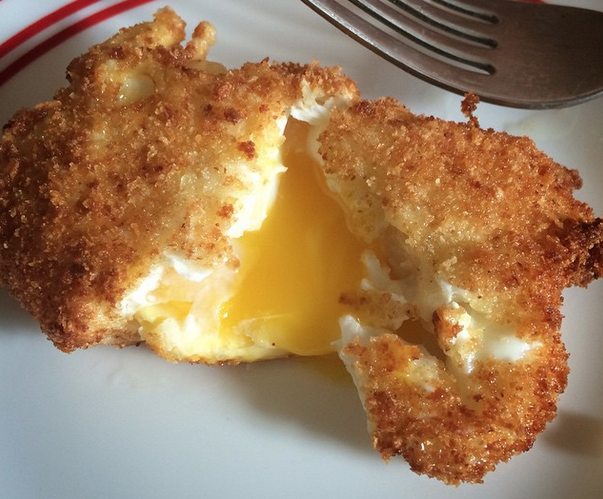Ett friterat pocherat ägg! Snyggt! Ett friterat pocherat ägg! Snyggt!